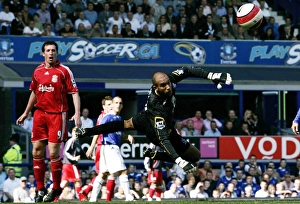 <b class=qtipBold><figcaption>Tim Howard</figcaption></b><br>Tim Howard makes a fingertip save.<br><em>© Everton</em> Tim Howard