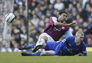 <b class=qtipBold><figcaption>Tony Hibbert</figcaption></b><br>Tony Hibbert tussles with Hayden Mullins Mandatory Credit: Action Images / Lee Mills Livepic<br><em>© Everton 2006 - All Rights Reserved</em> Tony Hibbert