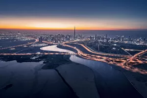 Images Dated 28th December 2016: Dubai sunset