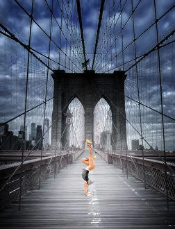Stunt Gallery: handstand on Brooklyn Bridge