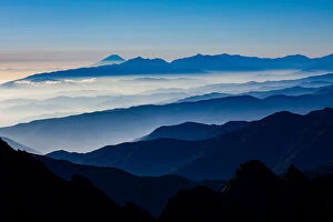 Fuji Gallery: Misty mountains under the blue sky
