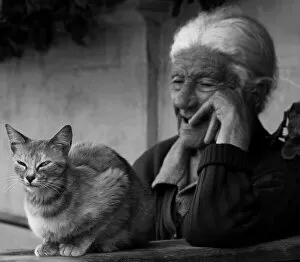 Old woman with cat in Goz