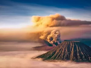 Images Dated 12th September 2018: Peaceful Volcano