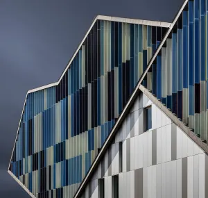 Images Dated 17th April 2015: Shades of blue