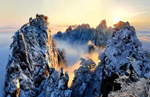 Images Dated 13th February 2017: Sunrise at Mt. Huang Shan