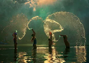 Images Dated 2nd March 2016: Water games