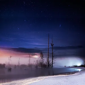 Images Dated 9th February 2016: A winter night