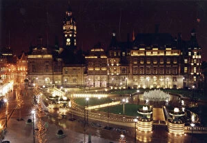 Buildings and streets Gallery: Sheffield Town Hall and Peace Gardens