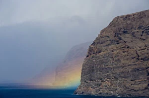 Images Dated 14th December 2008: Acantilado de los Gigantes (Giants cliffs) with a rainbow over the sea, West Tenerife