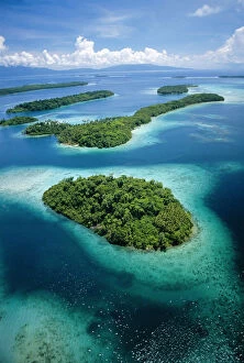 Images Dated 9th January 2004: Aerial view of islands with fringing coral reefs, New Georgia, Solomon Islands, Pacific