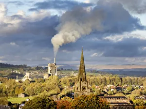 Emissions from cement works billowing out over village, Clitheroe, Lancashire, UK. November, 2021 Emissions from cement works billowing out over village, Clitheroe, Lancashire, UK. November, 2021