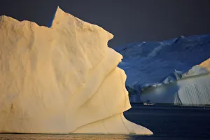 Iceberg at dusk, Greenland, August 2009 WWE BOOK Iceberg at dusk, Greenland, August 2009 WWE BOOK