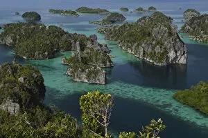 Images Dated 28th December 2016: Karst islands in Misool archipelago, Raja Ampat, Western Papua, Indonesian New Guinea