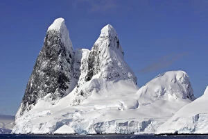 Images Dated 29th October 2006: Mountains on the coast of Neumeyer channel, Antarctic Peninsula