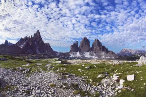 Paternkofel (left) and Tre Cime di Lavaredo mountains, Tre Cime di Lavaredo Paternkofel (left) and Tre Cime di Lavaredo mountains, Tre Cime di Lavaredo
