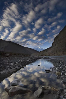 Images Dated 28th October 2006: Reflection of clouds in water next to the Kali Ghandaki river, Nilgiri range, Chhusang