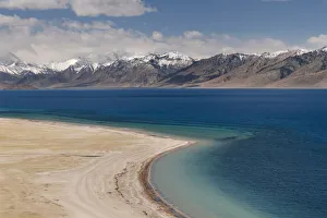 Shoreline of Tsomoriri lake, Ladakh, India, June 2010 Shoreline of Tsomoriri lake, Ladakh, India, June 2010