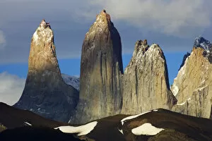 Images Dated 29th January 2006: Torres del Paine rock towers, Torres del Paine National Park, Patagonia, Chile