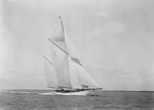 Ketch Gallery: The 118 foot racing yacht Cariad making good headway, 1933. Creator: Kirk & Sons of Cowes