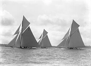 Cowes Gallery: The 15-metre Ostaria, Hispania and Sophie Elizabeth racing upwind, 1911