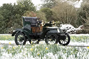 1904 De Dion Bouton model Q in snow with daffodils at Beaulieu. Creator: Unknown 1904 De Dion Bouton model Q in snow with daffodils at Beaulieu. Creator: Unknown