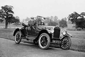 Model T Gallery: 1927 Ford Model T 2 seater. Creator: Unknown