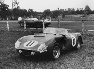 1955 Le Mans, Hawthorns Jaguar D type passes de Portagos stricken Ferrari 1955 Le Mans, Hawthorns Jaguar D type passes de Portagos stricken Ferrari
