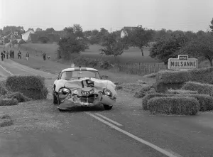 1963 Le Mans Jaguar E type Lightweight crash on Mulsanne. Creator: Unknown 1963 Le Mans Jaguar E type Lightweight crash on Mulsanne. Creator: Unknown
