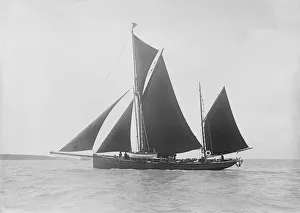 Ketch Gallery: The 35 ton ketch Brown Mouse under sail, 1912. Creator: Kirk & Sons of Cowes