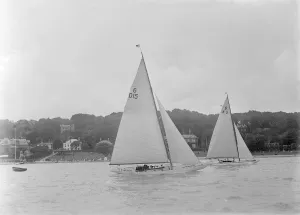 The 6 Metre Class yachts Oui-Oui (D15) and Gairney racing, 1922. Creator The 6 Metre Class yachts Oui-Oui (D15) and Gairney racing, 1922. Creator