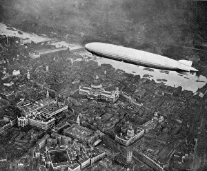 Images Dated 3rd September 2007: The airship Graf Zepplin over London, August 1931 (1936)