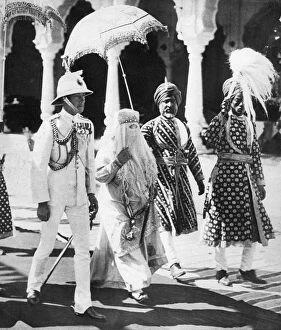Images Dated 7th October 2006: The Begum of Bhopal escorts the Prince of Wales to the Durbar Hall, India, 1921