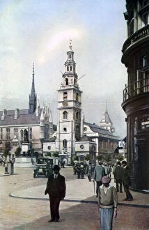 Images Dated 7th September 2009: Church of St Clement Danes, London, c1930s. Artist: Spencer Arnold