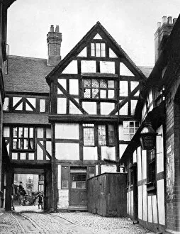 Images Dated 19th June 2008: Courtyard of the Unicorn Inn, Shrewsbury, Shropshire, England, 1924-1926. Artist: Herbert Felton