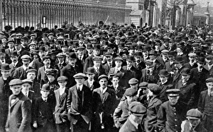 The Crowds outside Buckingham Palace, A Nations Apprehension, 1910 The Crowds outside Buckingham Palace, A Nations Apprehension, 1910