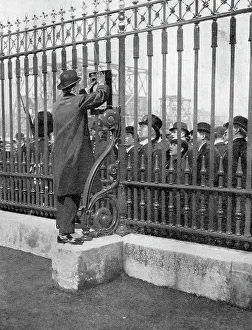 Crowds outside Buckingham Palace waiting for news of the illness of the King, 5th May Crowds outside Buckingham Palace waiting for news of the illness of the King, 5th May
