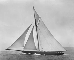 The Great Days of Yachting Gallery: The cutter Shamrock beating to windward. Creator: Kirk & Sons of Cowes