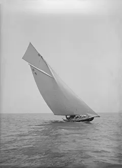 Lee Bow Gallery: The gaff rigged 8 Metre class Termagent (H9) sailing close-hauled, 1911. Creator