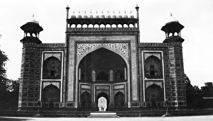 Gateway to the Taj Mahal, Agra, India, 1916-1917 Gateway to the Taj Mahal, Agra, India, 1916-1917
