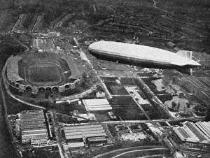 Brent Gallery: German airship Graf Zeppelin flying over Wembley during the FA Cup Final, London, 1930