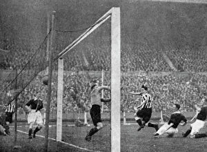 Brent Gallery: Jack Allen heads Newcastles first goal, FA Cup Final, Wembley, London, 1932