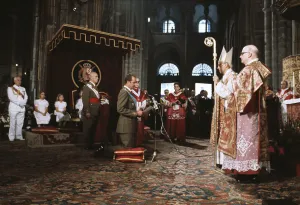 King Juan Carlos I in the Cathedral of Santiago during his visit to Galicia in July 1977 King Juan Carlos I in the Cathedral of Santiago during his visit to Galicia in July 1977