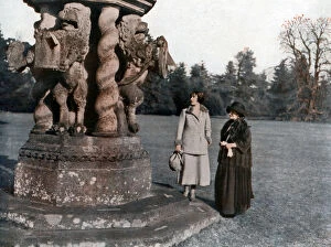 Images Dated 13th August 2008: Lady Elizabeth Bowes-Lyon and the Countess of Strathmore, Glamis Castle, Scotland, 1923