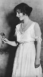 Images Dated 15th August 2006: Lady Elizabeth Bowes-Lyon with a red carnation, 1923, (1937)