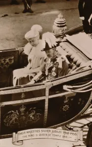 Queen Mary Of Teck Gallery: Their Majesties Silver Jubilee 1910-1935. The King & Queen at Temple Bar, 1935