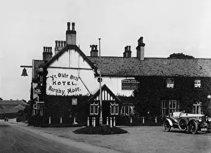 Old Bell Hotel, Barnby Moor, A1 Great North Road, 1913 Vauxhall 30/98 parked. Creator Old Bell Hotel, Barnby Moor, A1 Great North Road, 1913 Vauxhall 30/98 parked. Creator