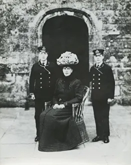 Queen Mary Of Teck Gallery: The Princess of Wales with Prince Edward and Prince Albert, Barton Manor, Isle of Wight, 1909
