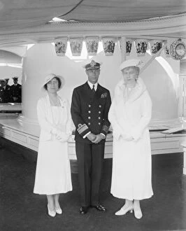 Queen Mary Of Teck Gallery: Queen Mary with the Duke and Duchess of York aboard HMY Victoria and Albert, 1933