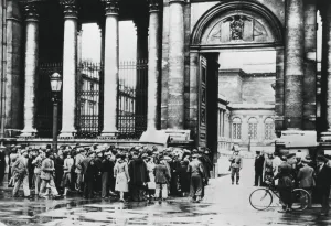 Queue outside the Bureau of Information for civilians in the Chamber of Deputies, Paris Queue outside the Bureau of Information for civilians in the Chamber of Deputies, Paris