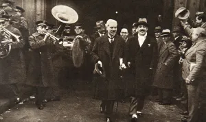 Ramsay MacDonald in New York being escorted by Grover Whalen, 1929. Artist: S and G Ramsay MacDonald in New York being escorted by Grover Whalen, 1929. Artist: S and G